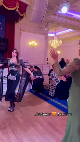Прошлась барыня 🔥😍💃🏻#цыганеростова #вуряндореко😻👀 #бахтынушка😻❤🧿 #цыганскиетанцы #цыганскийдвиж❤️🔥 