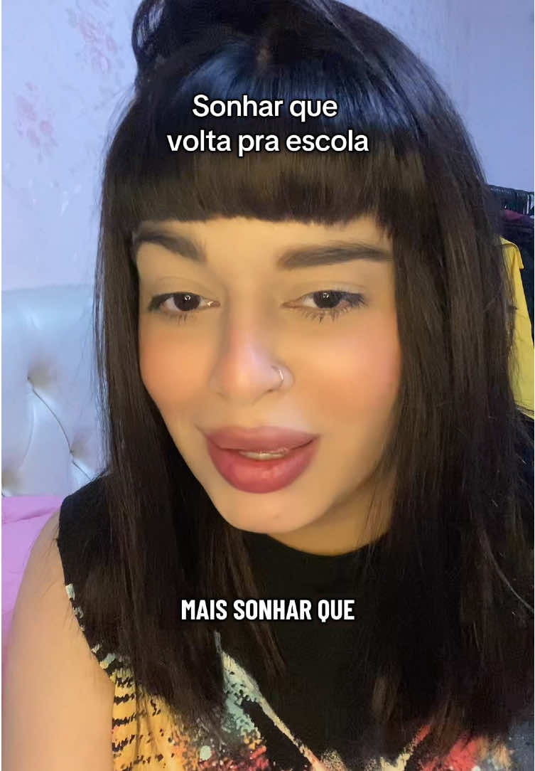 Sempre sonho que volto pra época de escola e preciso cursar o ensino médio de novo kkkkk é bizarrooo! queria entender o pq isso acontece . . . . . . . . . . . . .  #sonhos #sonhoslucidos #escola #nostalgia #foryoupage  
