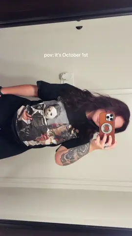 It’s October 1st and my body knows it 🤭 shirt and leggings linked in my showcase! #october #spookyseason #graphictees #firstofthemonth #octubre 