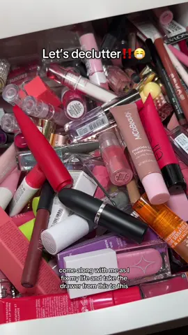 Let’s declutter my lipgloss and lipstick drawer ‼️😷😭 #makeup #declutter #beauty #makeupcollection #declutteryourlife 