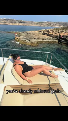 We need to stop forever striving for the next goal post, take a step back and appreciate what you have already achieved 💫 #weightloss #weightlossjourney #newhabits #workout #weightlosstips #women #girlssupportgirls #transformation #journey #fitnessjourney #challengeyourself #bekindtoyourmind #podcast 