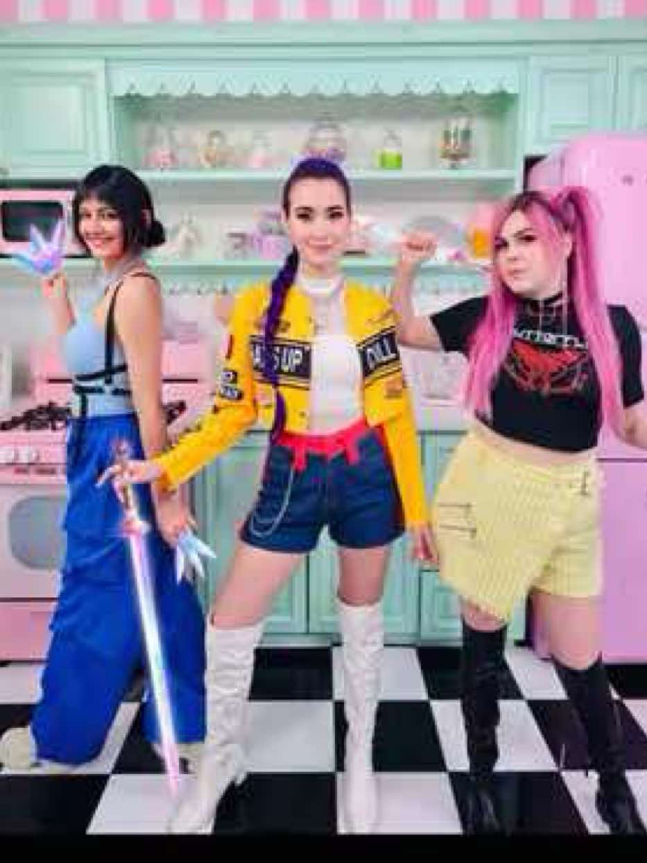 Guerreras kpop en mi cocina😂 @Soyalerios @Auroraa Cuevas ¿ya vieron a los saja boys en mi video de youtube? 👁️