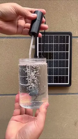 Energia limpa sempre à mão! Esse painel solar portátil carrega celular, lanterna, bomba de ar e muito mais. Compacto, prático e perfeito pra casa, camping ou qualquer lugar sem energia. #painelsolar #energia #acampamento 