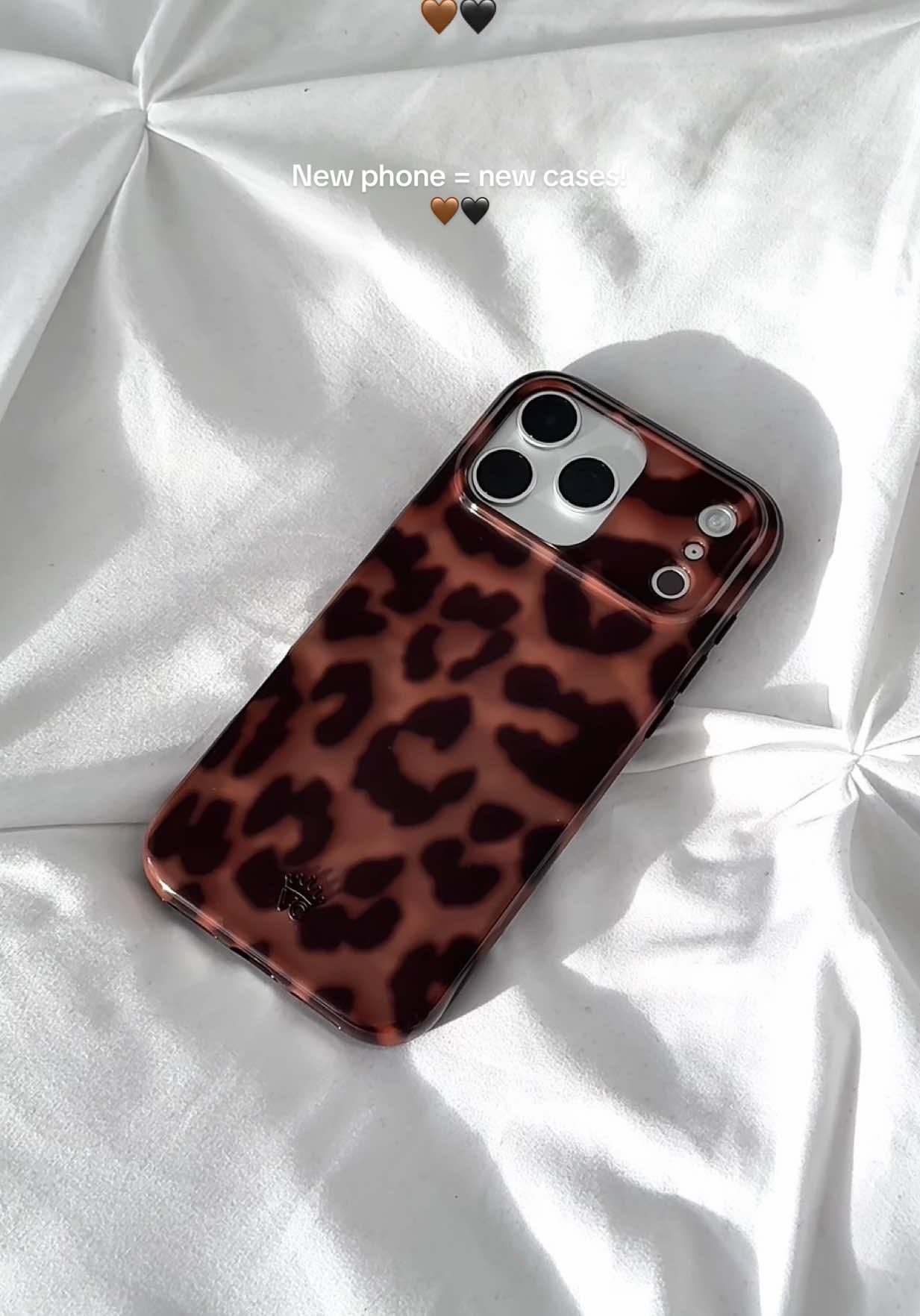Building a new phone case collection!! 🤍 @velvetcaviar #velvetcaviar #iphone17 #iphone17promax #phonecase #techtok 