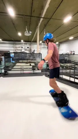 Our friend Harrison, an experienced snowboarder getting used to the ski machine🏂🤩 Want to try it? Curious how it works?🚨  Book online today🤝  #infinityslopes #snowboard #snowboarding #lessons #colorado 