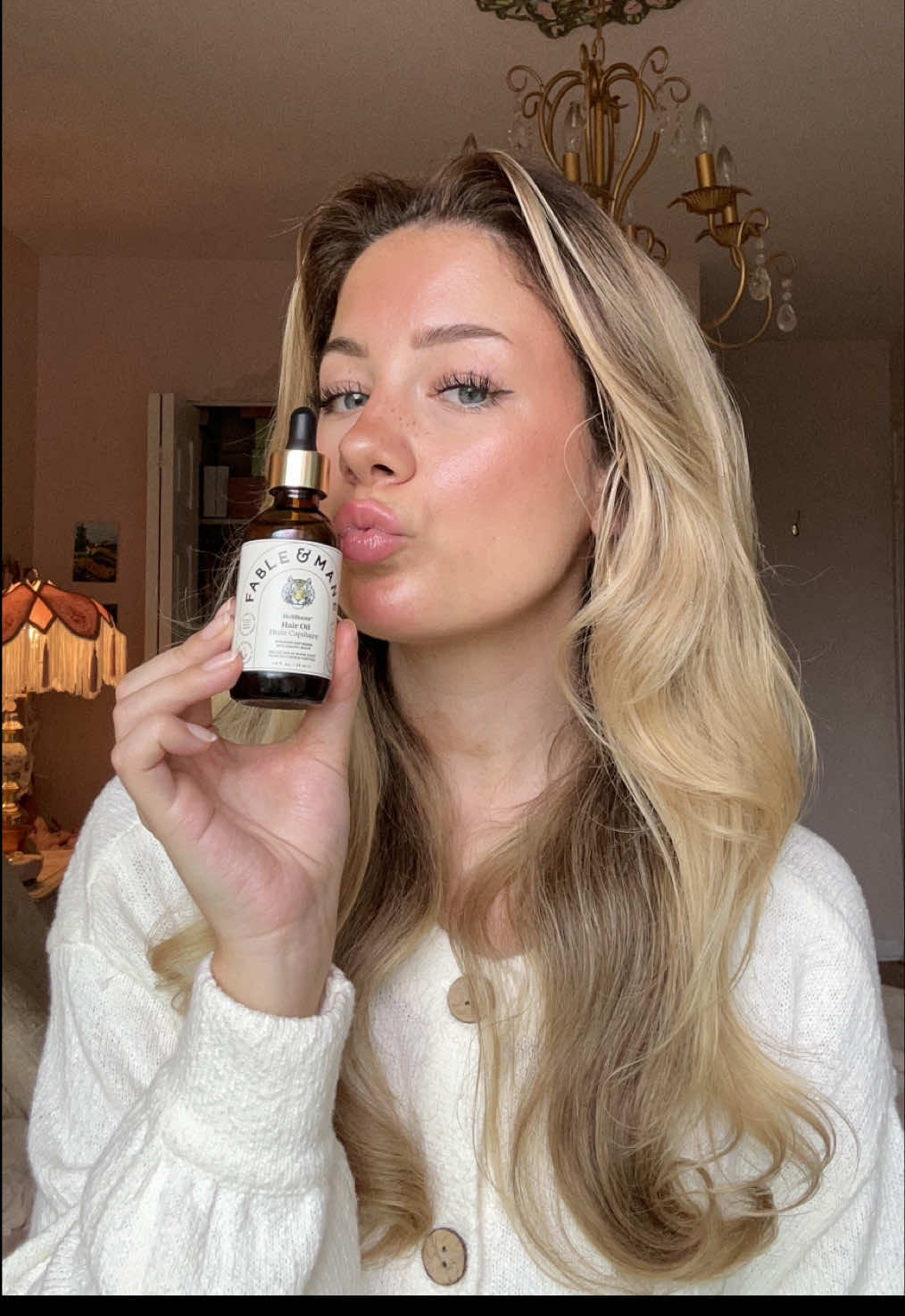 I’m obsessed @Fable & Mane‘s HoliRoots hair oil & the results it’s given my hair 🩷 It’s noticeably softer and is my favourite replenishing treatment before wash day! Shop HoliRoots hair oil @sephora and @sephoracanada  #fableandmane #fableandmanepartner 