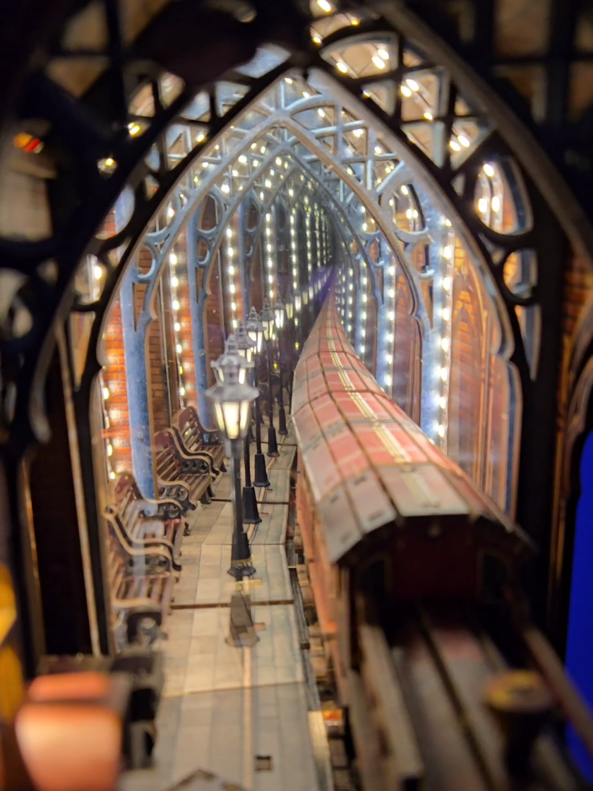 Built this magic train station and now my bookshelf has a portal to infinity. LED lights + mirrors = mind blown 🚂 #booknook #3dpuzzle #infinitymirror #bookshelfDecor #funpola 