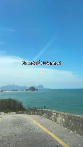 Grande É O Senhor! 🤍 “Queremos o Teu nome engrandecer E agradecer-Te por Tua obra em nossa vida Confiamos em Teu infinito amor Pois só Tu és o Deus eterno Sobre toda terra e céus, Jesus” #fe #deus_no_controle #reflexaododia #motivacional #gratidao 