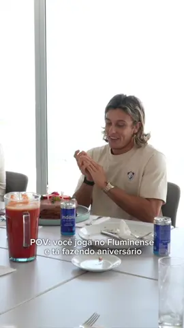 Um bolinho de parabéns é sempre bom! Feliz aniversário, Canobbio! 👏👏 #Fluminense #Canobbio #TikTokEsportes 