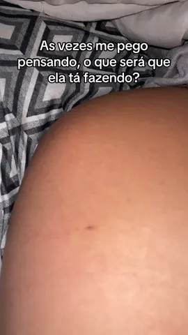 As vezes parece que ela está procurando alguma coisa aqui dentro kkkkk #gestante #maedemenina #mamaesdenovembro #32semanas