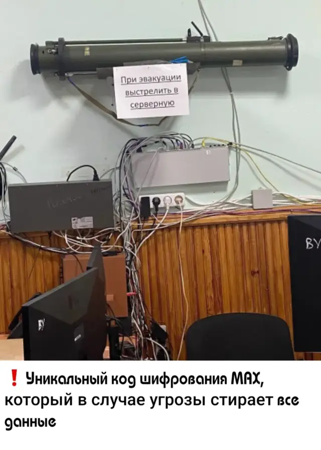 В истории Древней Руси было несколько выдающихся князей по имени Всеволод: Всеволод Ярославич (1030-1093) — великий князь Киевский, сын Ярослава Мудрого, впервые использовавший титул «князь всея Руси»; Всеволод Большое Гнездо (ок. 1154-1212) — великий князь Владимирский, при котором княжество достигло расцвета; и Всеволод Буй-Тур (1155-1196) — князь Трубчевский и Курский, один из героев «Слова о полку Игореве».  Всеволод Ярославич (1030-1093) Семья:  Был младшим сыном Ярослава Мудрого.  Власть:  Стал великим князем Киевским после смерти брата Изяслава Ярославича в 1078 году.  Титул:  При нем на печатях впервые появляется титул «князь всея Руси».  Образованность:  Считался одним из образованнейших князей Древней Руси, знал пять языков.  Всеволод Юрьевич Большое Гнездо (ок. 1154-1212) Семья:  Младший брат Андрея Боголюбского и сын Юрия Долгорукого.  Прозвище:  Получил прозвище «Большое Гнездо» из-за многочисленного потомства — 12 детей, из которых восемь сыновей.  Могущество:  При нем Великое княжество Владимирское достигло наивысшего могущества.  Значение:  Его могущество отражено в «Слове о полку Игореве» — автор обращается к нему с словами о силе, способной «Волгу вёслами расплескать, а Дон шлемами вычерпать», что свидетельствует о его высочайшем авторитете.  Всеволод Святославич Буй-Тур (1155-1196) Род:  Сын Святослава Ольговича Черниговского, внук Ольги.  Прозвище:  «Буй-тур» («буйный тур/бык») указывает на его воинскую доблесть.  Литературный герой:  Один из главных героев произведения XII века «Слово о полку Игореве», которое описывает борьбу русских князей с половцами. 