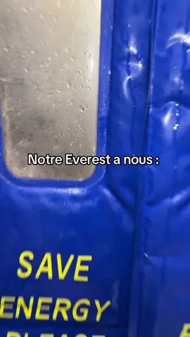 Tu rentre dedans sans veste tu ressort frigorifié #job #everest #froid 