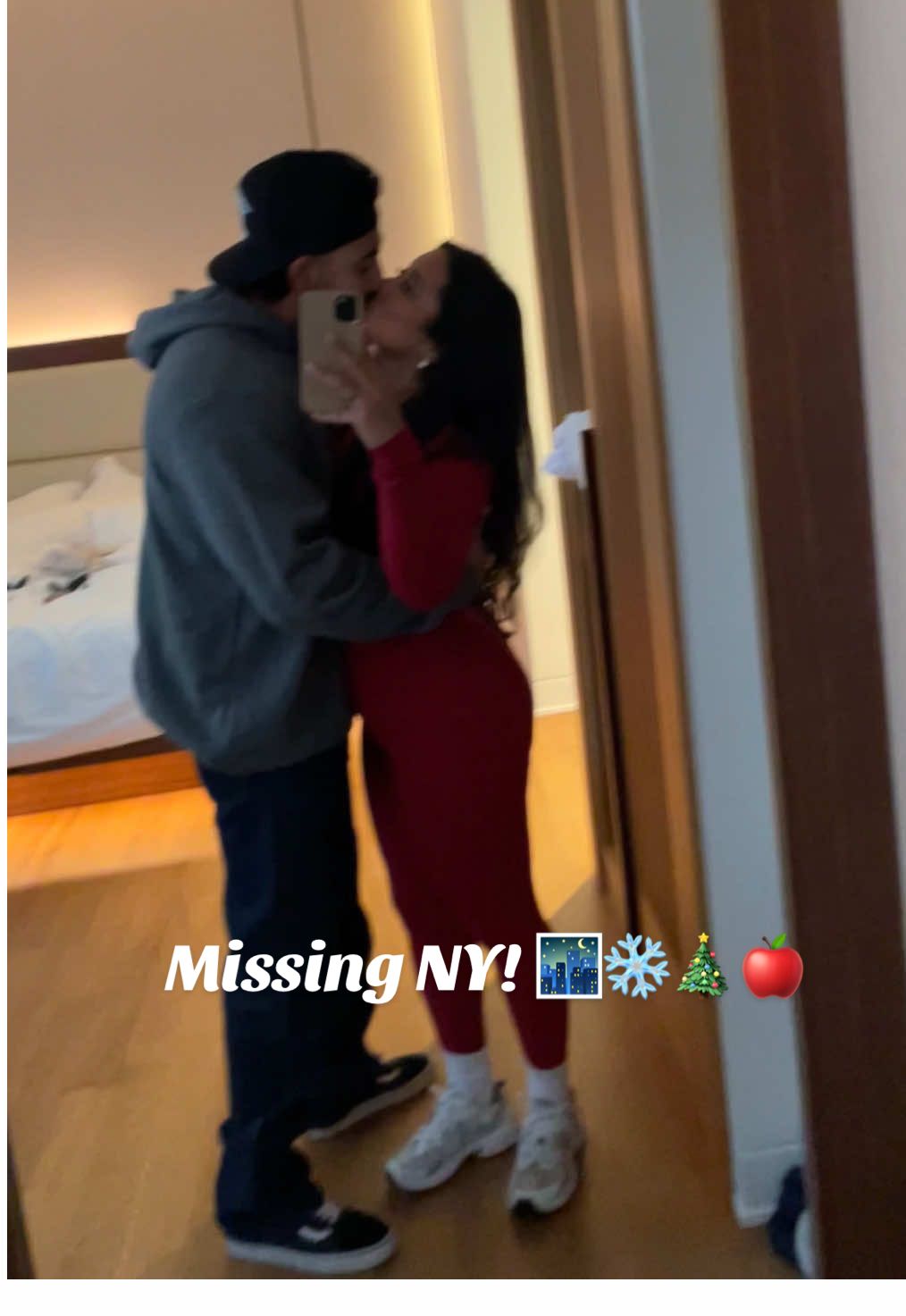 Reminiscing 🥲❄️🎄🍎🌃👩🏽‍❤️‍💋‍👨🏽 #itsmevanzg3 #jesuslovesyou #newyork #holidays #newyorkcity #newyearsinnewyork #christmas #christmastime #couplevacation #baecation 