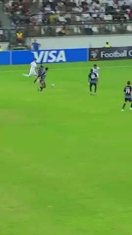 هدف جواو فيلكس بتعليق اجنبي 💛💙 . #النصر | ‫#دوري_روشن_السعودي ‏#AlNassr | #RoshnSaudiLeague