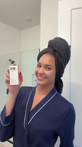 Damaged hair? We don’t know her! 👩🏽‍🦱🫧 All it takes is 4 minutes for the K18 leave-in molecular repair hair mask to repair my hair, so I can keep doing what I love to do most 🧡 @K18 Hair #k18partner #k18results #k18hair @sephora   
