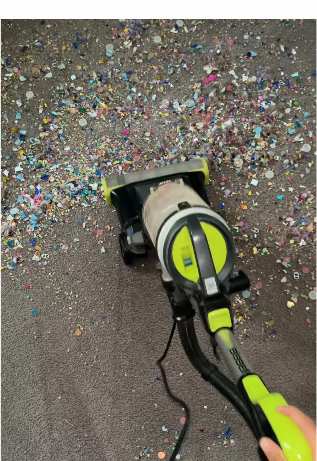 Bissell Crunch 💚 #Vactok #CleanTok #asmrvacuum #oddlysatisfying #vacuumcleaner 