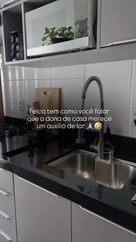 Quem mais quer um auxílio por cuidar do lar? 🤣🫶🏻 Siga o perfil, curte e comenta para ajudar ✅️ #meucantinho #apartamentopequeno #foryou#lardocelar #organizaçãoelimpeza 