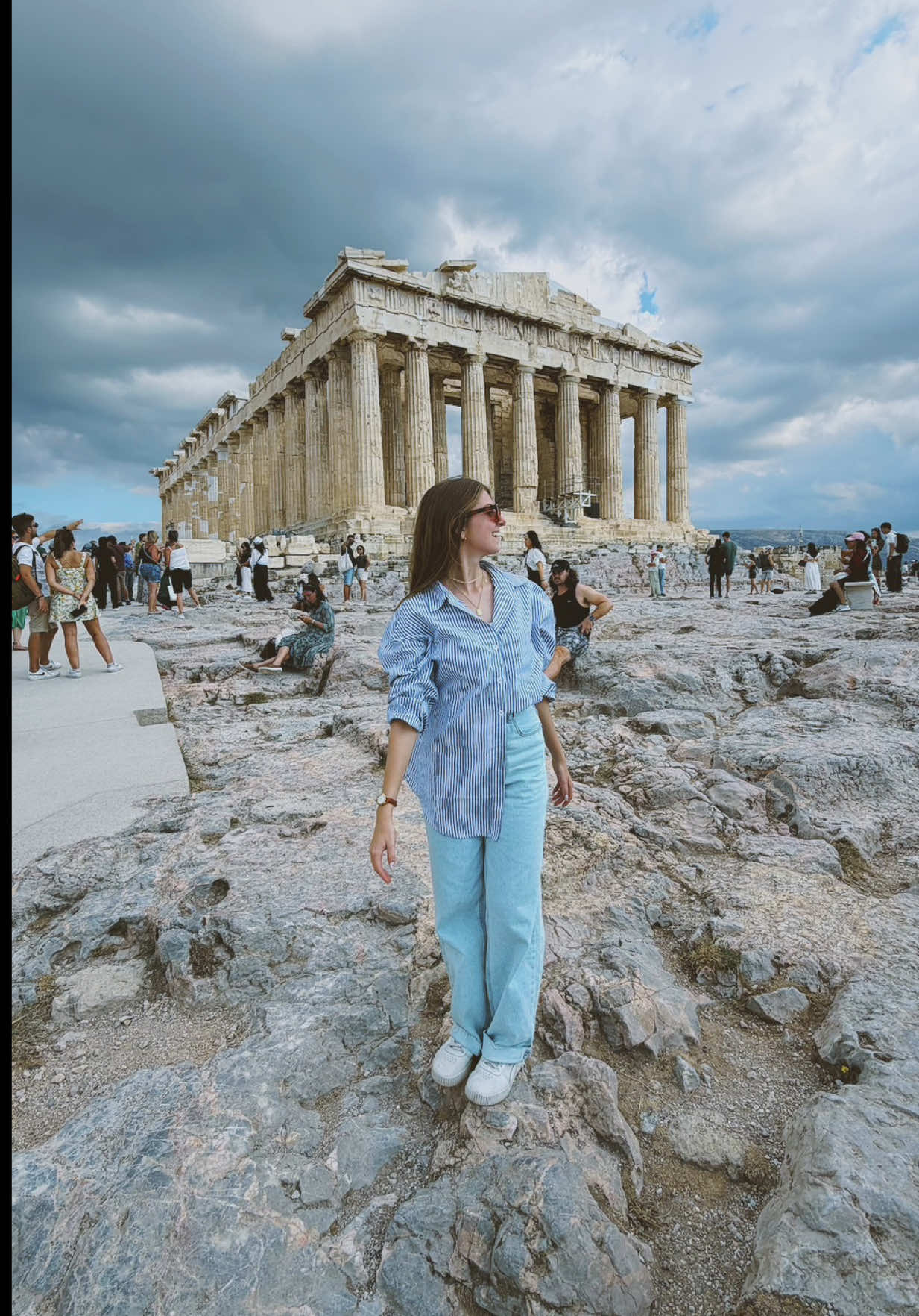 JÁ PENSOU VIVER ISSO?! 😭💙🤍✨ Nunca imaginei que pagaria o mesmo preço de passagem viajando para 4 PAÍSES ao invés de 1 só 🤌🏼 Quer um conselho de amiga? Aprenda a viajar com o @Diedrich • Rafa e Lídia . Tenho realizado sonhos com todas essas estratégias! Corre pro link da bio e nos stories! Investimento pra VIDA!  Como Turquia é do ladinho da Grécia, pagamos só R$280 de um país pro outro. Inacreditável!! 🥹 Mas eaí, qual o destino surpresa?! Conto ainda hoje 👀