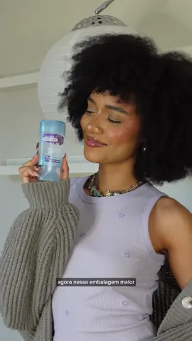 Qual é a sua vibe de hoje? Conta aqui nos comentários qual Secret que a @eucarolsoaress mostrou você escolhe pra ficar protegida, seca e perfumada o dia todo! #nossosecret #secrettok #desodorante #lookdodia #autocuidado