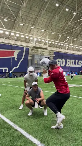 Consider this a warning to all headphone users. #billsmafia #baseball 