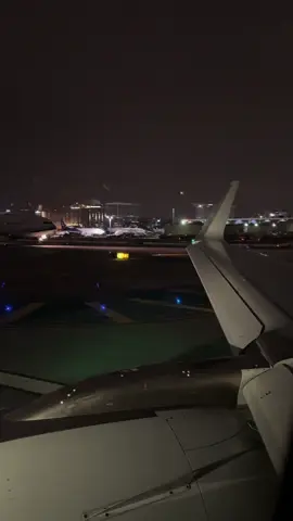 AA2490 Departure from Los Angeles going to Dallas - Fort Worth! #fyp #aviation #airbusa321 #americanairlines #americanair #lossngeles #lax #dallas #flyamerican 