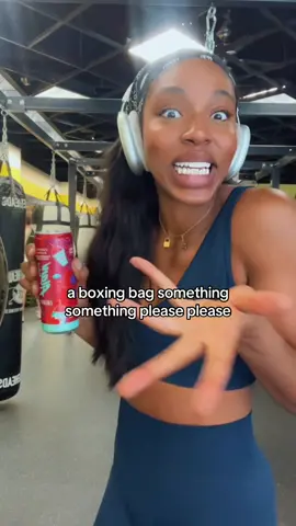Let’s get this anger out in a “healthy way” 😒 it’s either that or JAIL & I have a trip coming up so that’s not an option #boxingtraining🥊 