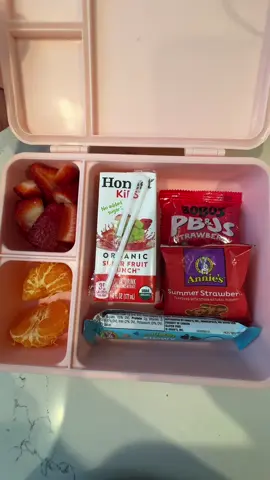 Pack my daughters lunch with me!@Thrive Market #thrivemarketpartner #thrivemarket #healthysnacks #snacks #MomsofTikTok 