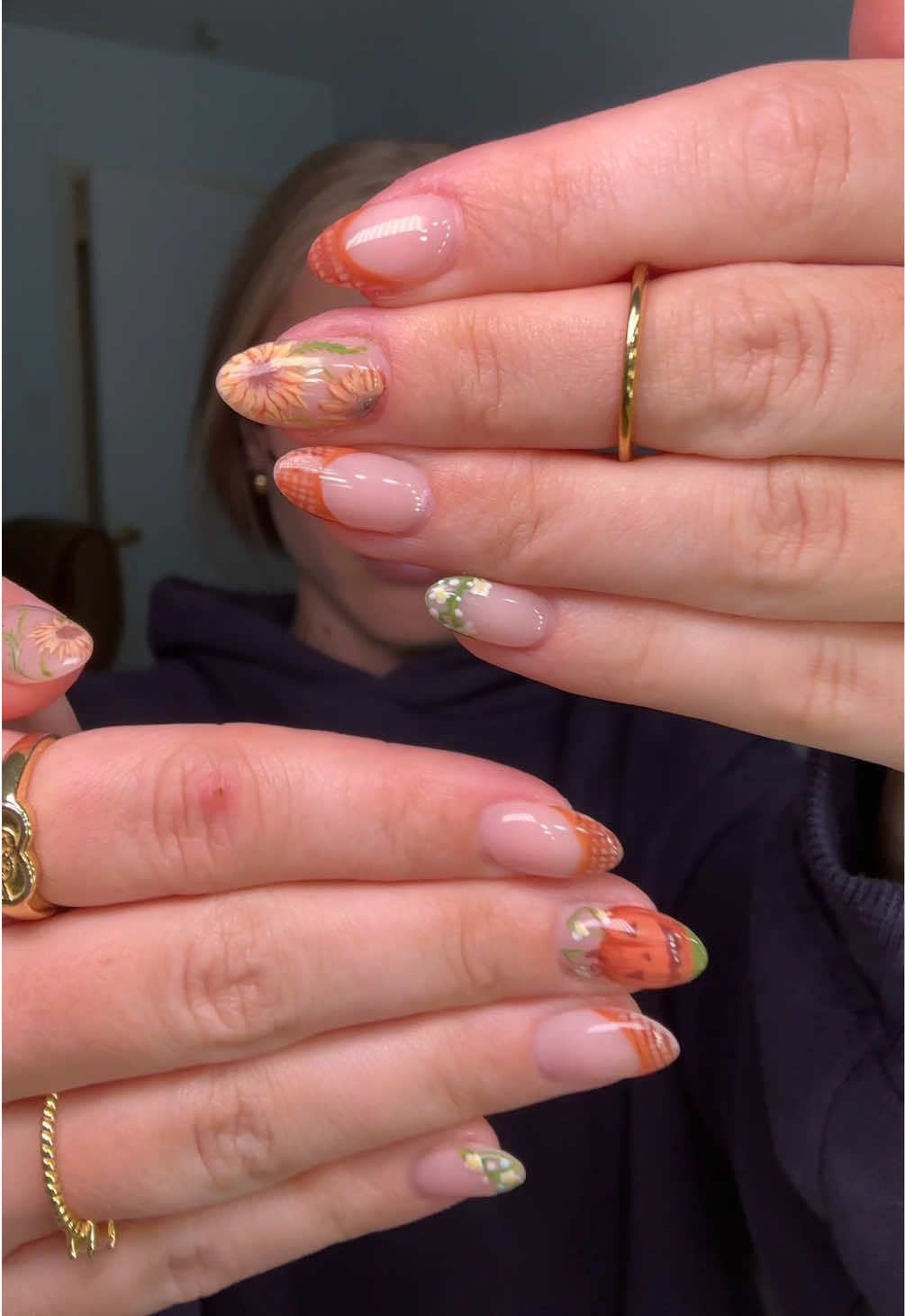 my nail tech is an artistttt look at my october/fall nails !! 🌻🎃 #fallnails #nailinspo #halloweennails #octobernails #fallnailinspo 