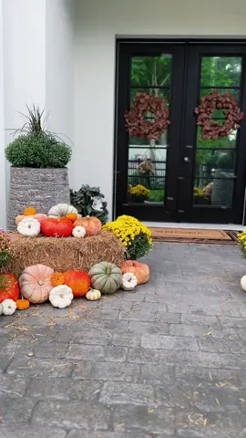 #fallporch #october #pumpkinseason #pumpkinporch #falldecor 