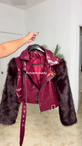 So in love with this jacket 😍 #furjacket #statementjacket #leatherjacket #falljacket #winterjacket  