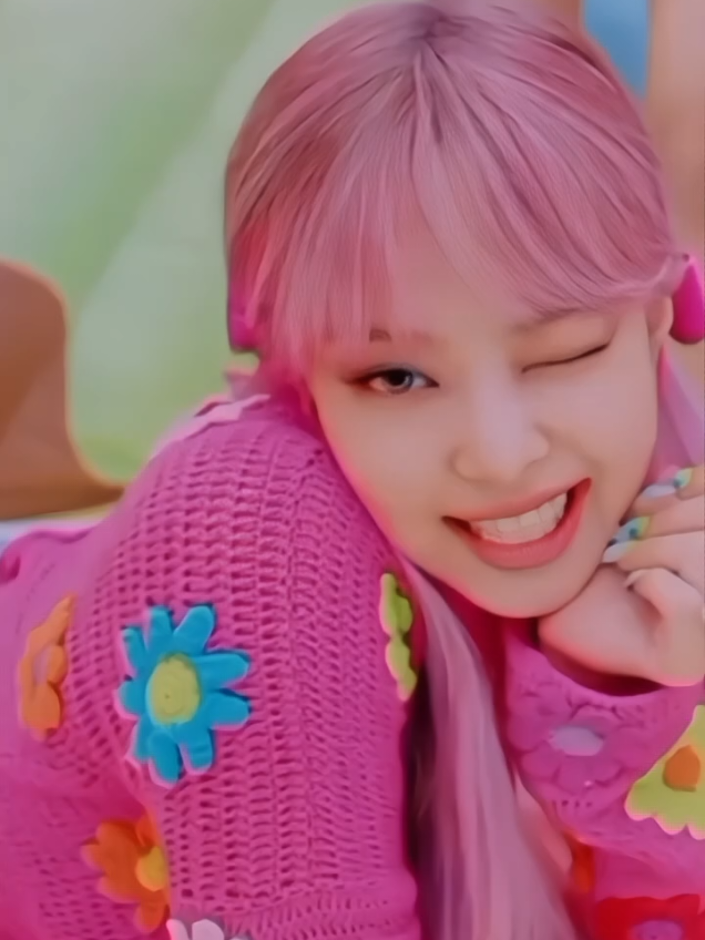 #JENNIE FANCAM JENNIE ROSA DIA DAS CRIANÇAS SE PEGAR COMENTE PG! 🍭🌸.  .  .  .  tangs:#fancanslandyh #fancam #moots? #foryourpage #jennie #blackpink 