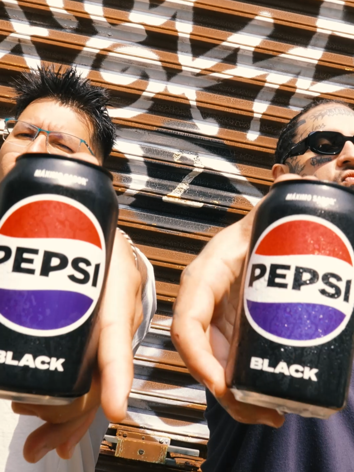 @rc.tfk05 y @loboestepariost están listos para llevar sus barras al máximo con Pepsi Black y la @fmsmex.