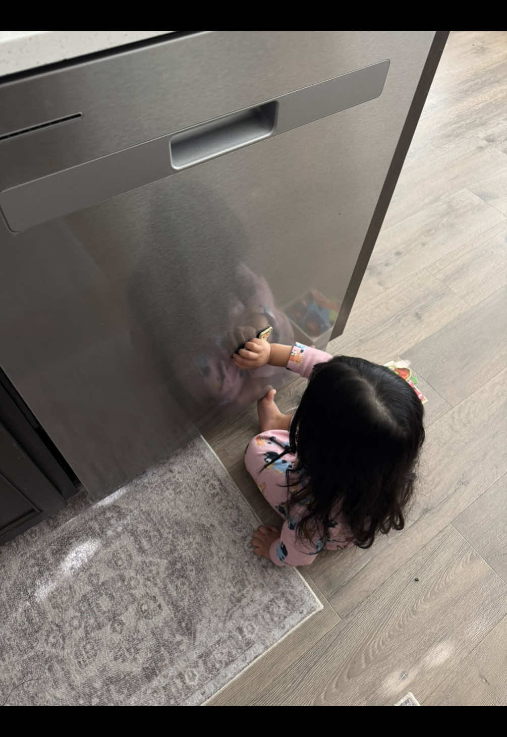 slowly but surely redecorating my kitchen counters and the paper towel holder is such a great way to declutter off the counter! 🤩 #kitchengadgets #tiktokfind #kitchenorganization #kitchenmusthaves #kitchendecor 