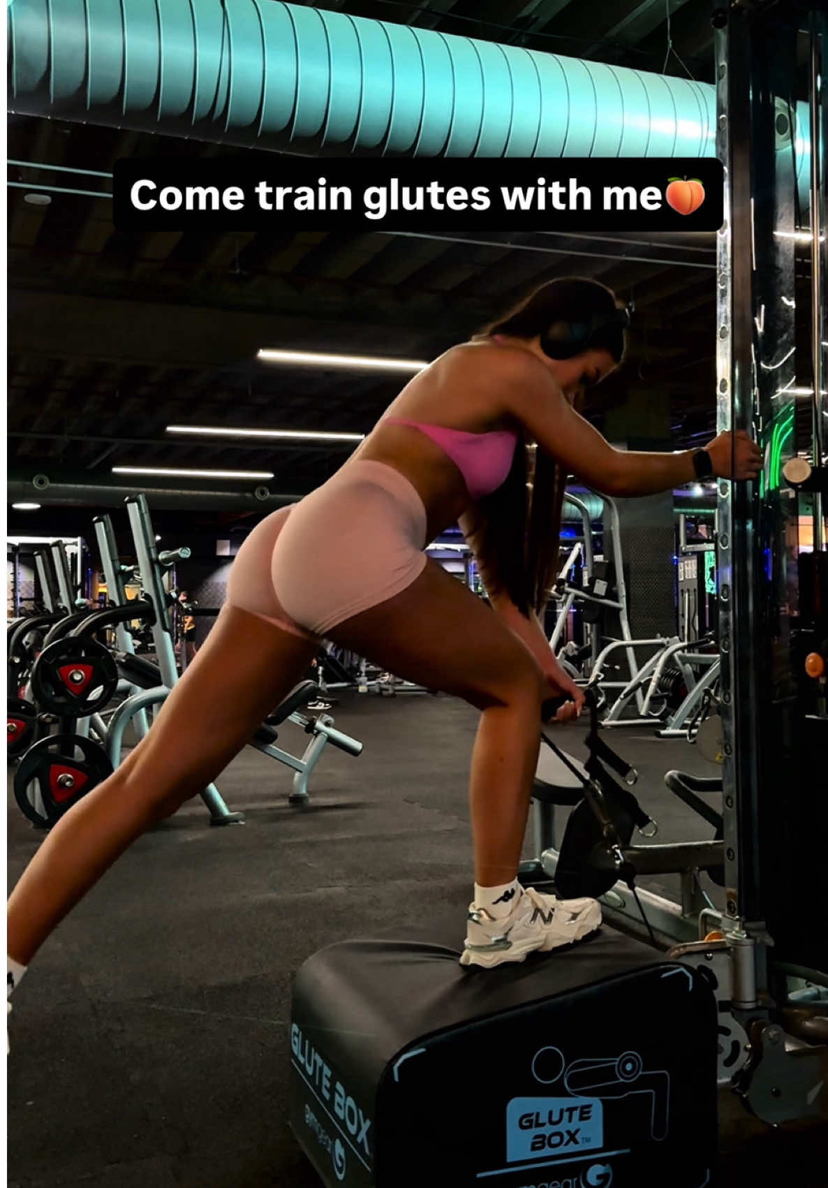 My first voiceover😅 wearing @DFYNE as always🥰 #CapCut #voiceover #gluteday 