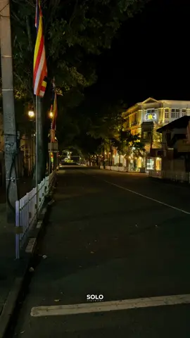 Kandy 🤍 | නිස්කලංක නුවර වීදී, මේ වගේ වෙලාවට තියෙන්නෙත් වෙනස්ම හැඟීමක් 🤍😍 | #kandy #midnightvibes #kandyvibes #solotraveller #visitsrilanka🇱🇰 