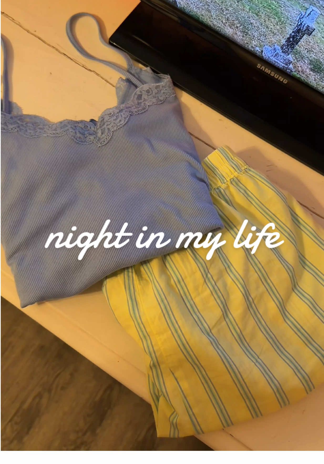 the way this song has been STUCK in my head for weeks now🤭🎧 happy october 1st cozy friends!! #cozyathome #nightinmylife #niml #minivlog #Vlog livingalone falldecor plussizefashion pajamas cozyvlog dwts fyp
