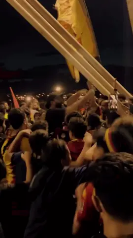 وًالجمهور يشجع فيك حياتو الكلها  عطاكً❤️💛 #curvasudtunisi #monster #africa #mkach5iiiin #esperance_sportive_du_tunise @🎭Mohamed_elcapone🃏 @🎭Mohamed_elcapone🃏 @🎭Mohamed_elcapone🃏 