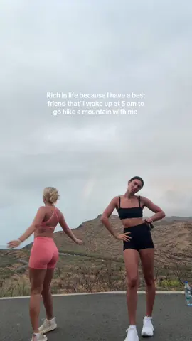 Might have been cloudy but sunrise hikes are so good for the soul @Julia Hawkins #oahu #oahuhawaii #healthandwellness #healthylifestyle #wellnessjourney #morningroutine 