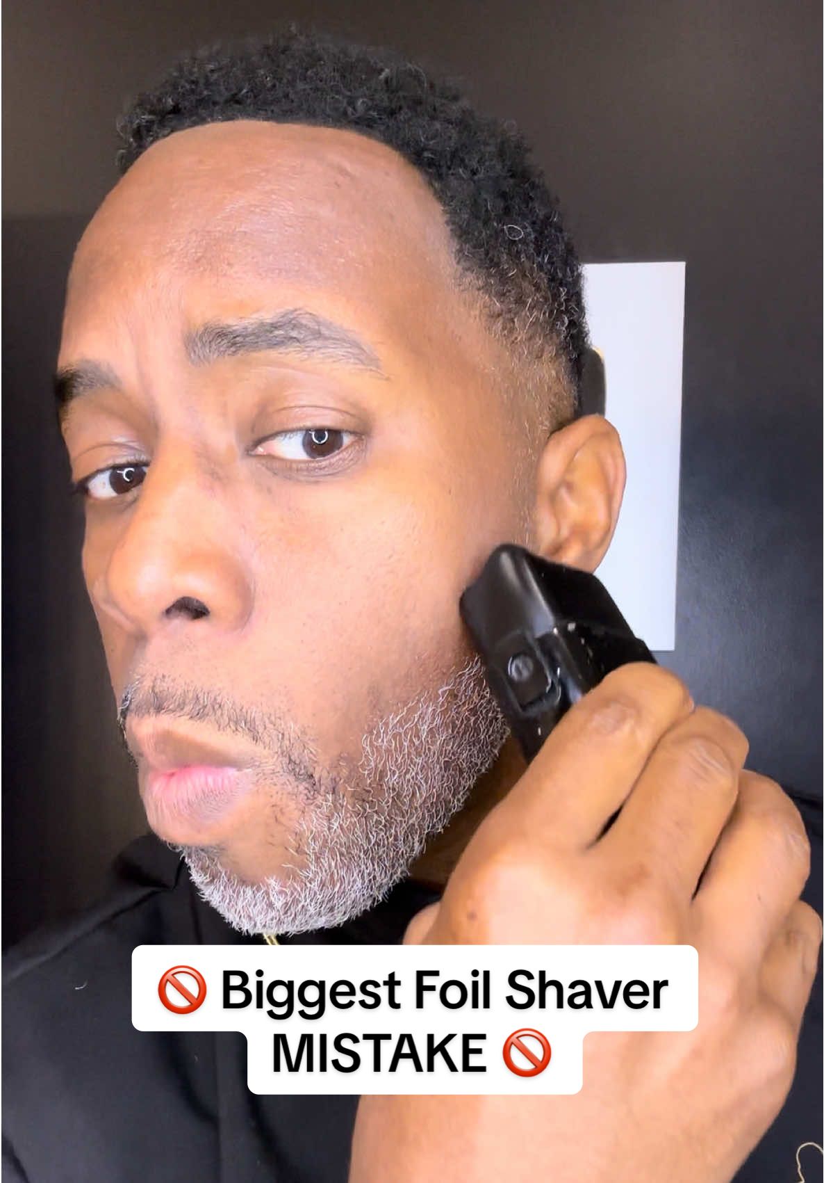 A foil shaver is NOT for chopping your beard off! It’s for cleaning up the stubble after you trim. So you get that razor-like smooth finish without the bumps ✨💈 Fellas, stop misusing it and thank me later. 🙌🏾 #BarberLutherKing #Dixons1737 #FoilShaver #BeardCare #GroomingTips 
