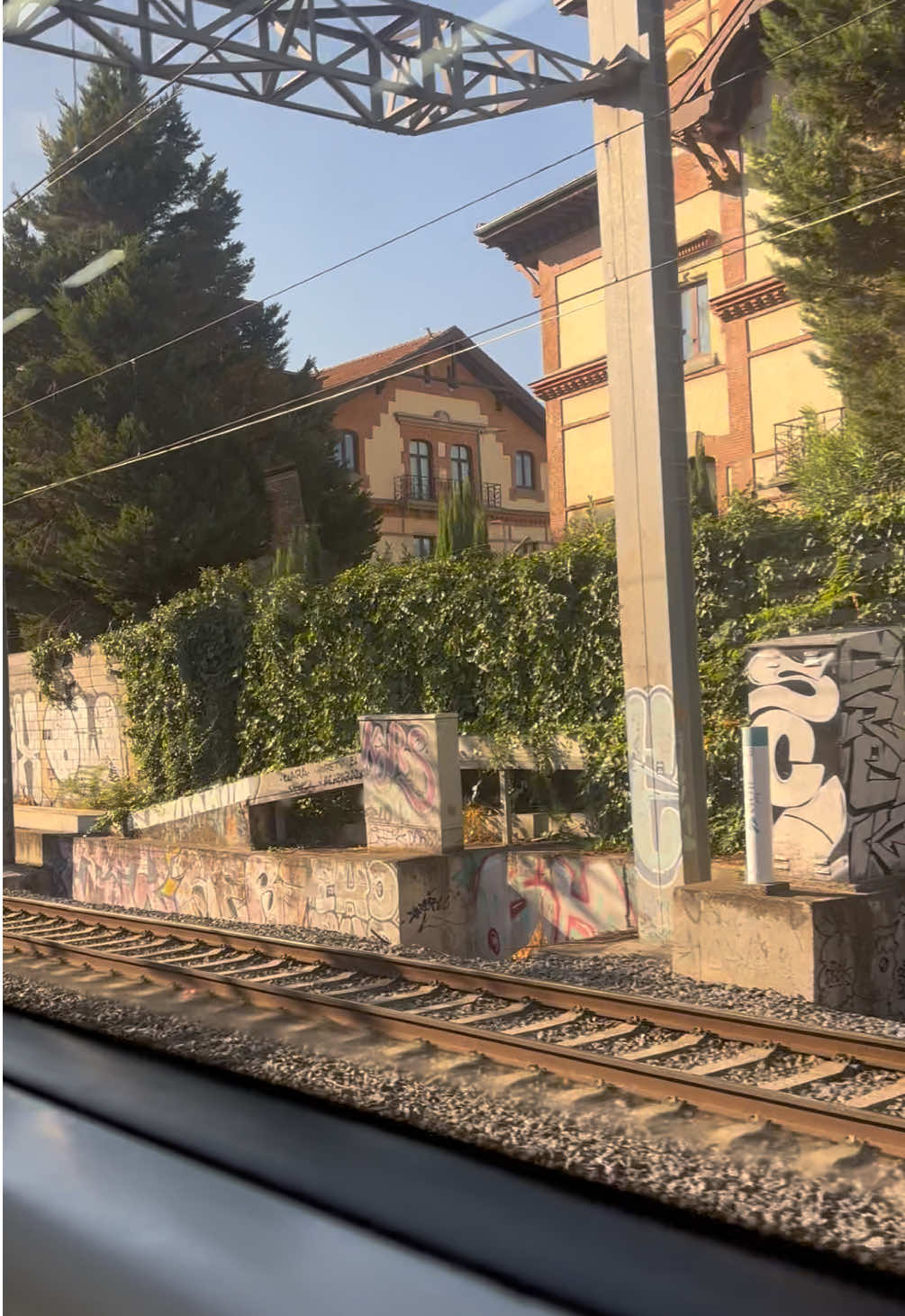 quiet mornings on renfe 🕊️ #madrid #madridtravel #abroadlife 