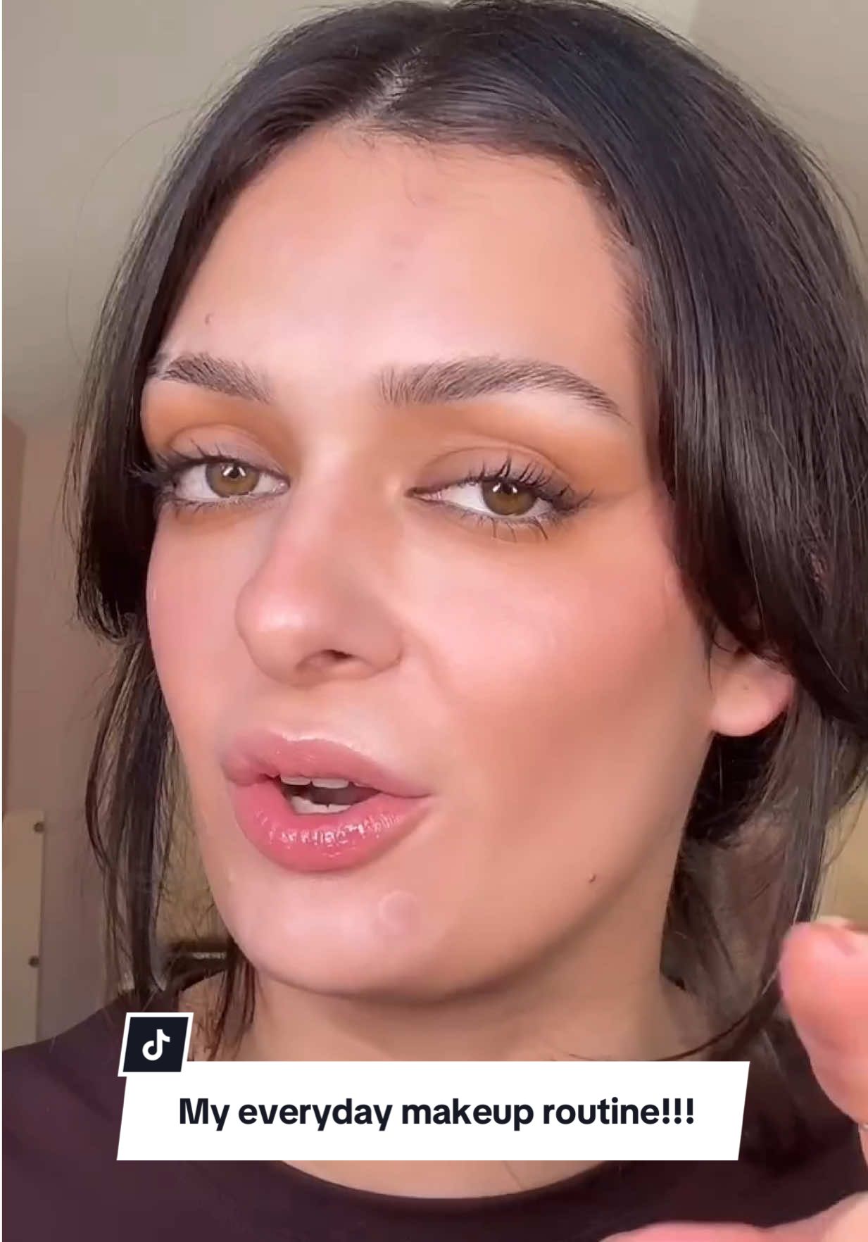 My lazy girl makeup routine as a professional makeup artist! #easymakeuptutorial #everydaymakeuproutine #makeupartist 