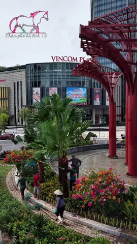 Cùng ngắm nhìn điểm nhấn đô thị Hà Tĩnh, một công trình thi công trong vòng 28 ngày. Hà Tĩnh không ngừng đổi mới và Phát triển #vòng xuyến Vincom Hà Tĩnh#xuhuongtiktok .