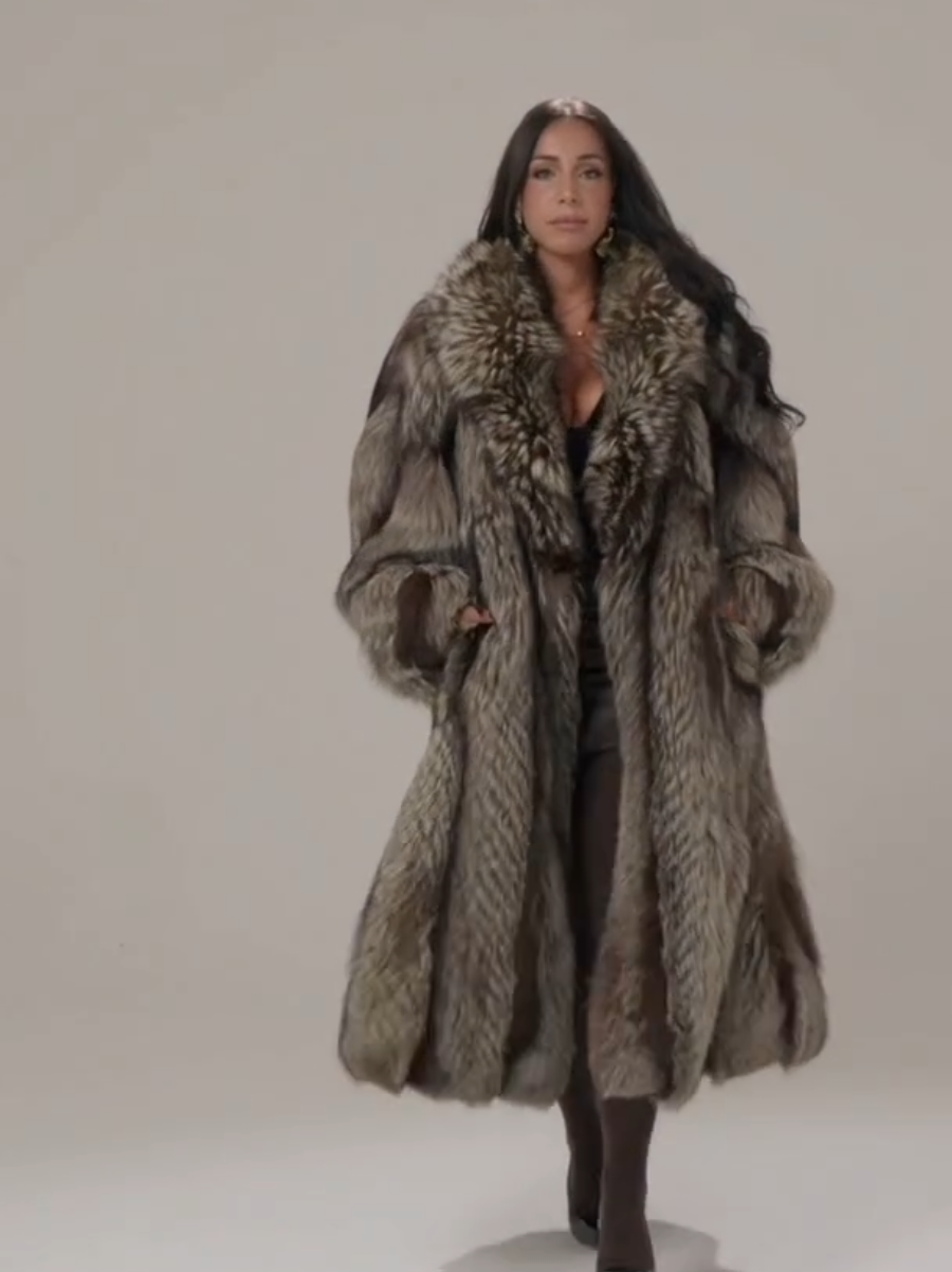 offv_intage #furseason #venusinfur #femmefatale #fur #furcoat 