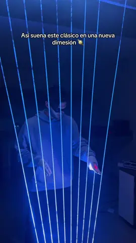 Luz convertida en vibraciones sonoras 🪐⚡️ ¿Se saben el nombre de este clásico?  #liveshow #piano #artista 