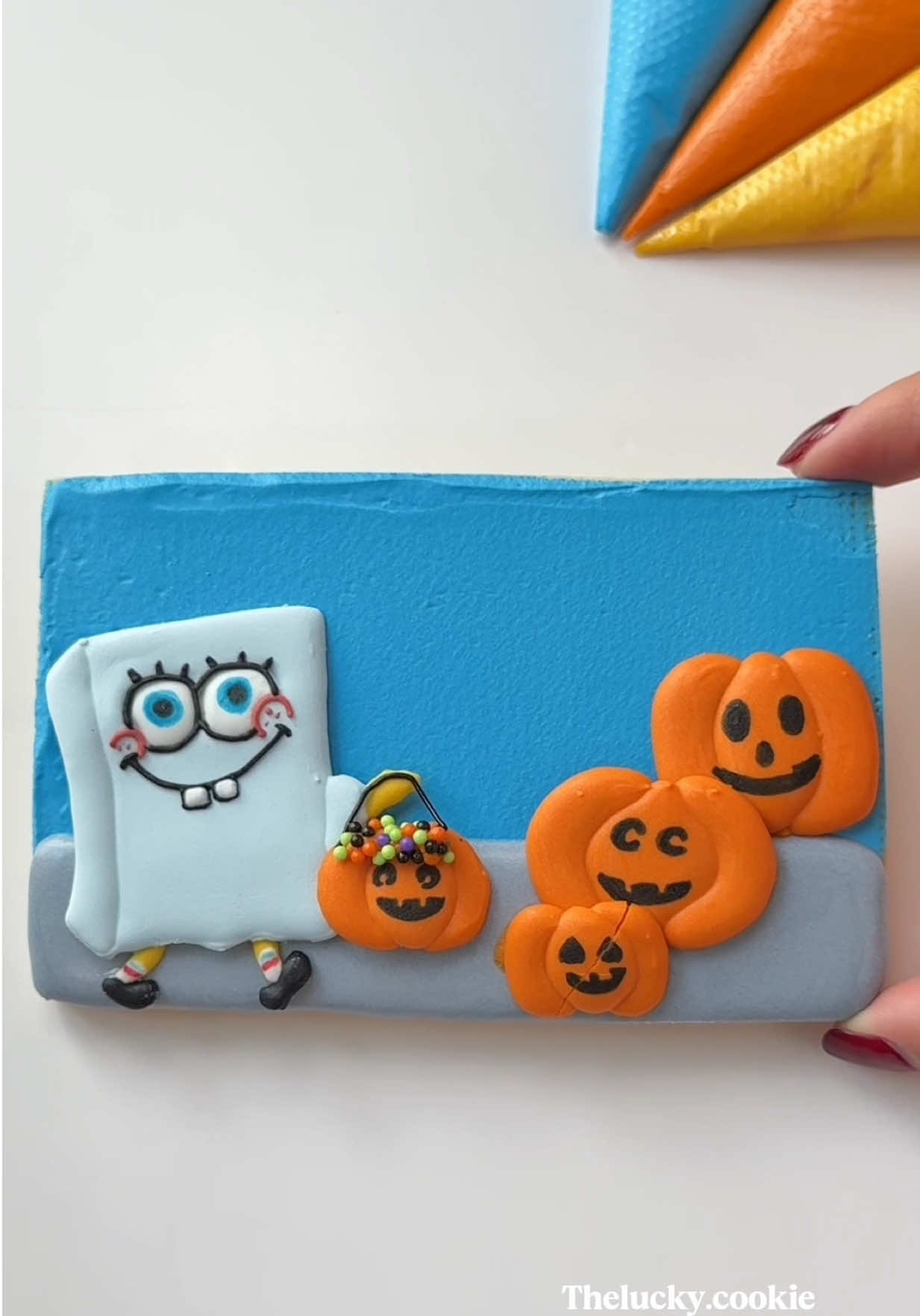 Spongebob Trick or Treat 👻 Recipes and cutters link in bio #cookiedecorating #oddlysatisfying #asmr #halloween2025 #spongebobsquarepants 