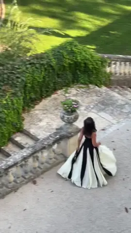 ARCINA ORI Paloma Gown 🦢 Available in Size Small The most gorgeous silhouette with contrast fabric 🤍 RRP is $560 Hire online via our website today! #arcinaori #dresshire #sydney #formaldress #weddingguestdress 