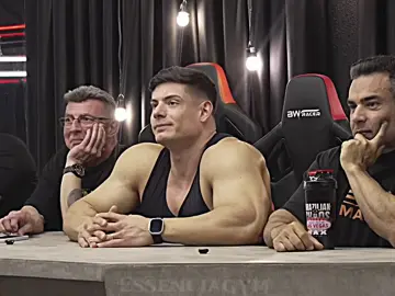 Quem serviu o exército? Use meu cupom na @Max Titanium - Loja:essenciagym  #bodybuilders #gymedits #ganley #maxtitanium #mememaromba 
