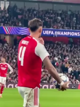 Ben White Or Jurien Timber #Arsenal #arsenalfans #gunners #goatkaarsenal #arsenalfamily♥️⚪️☠️ 