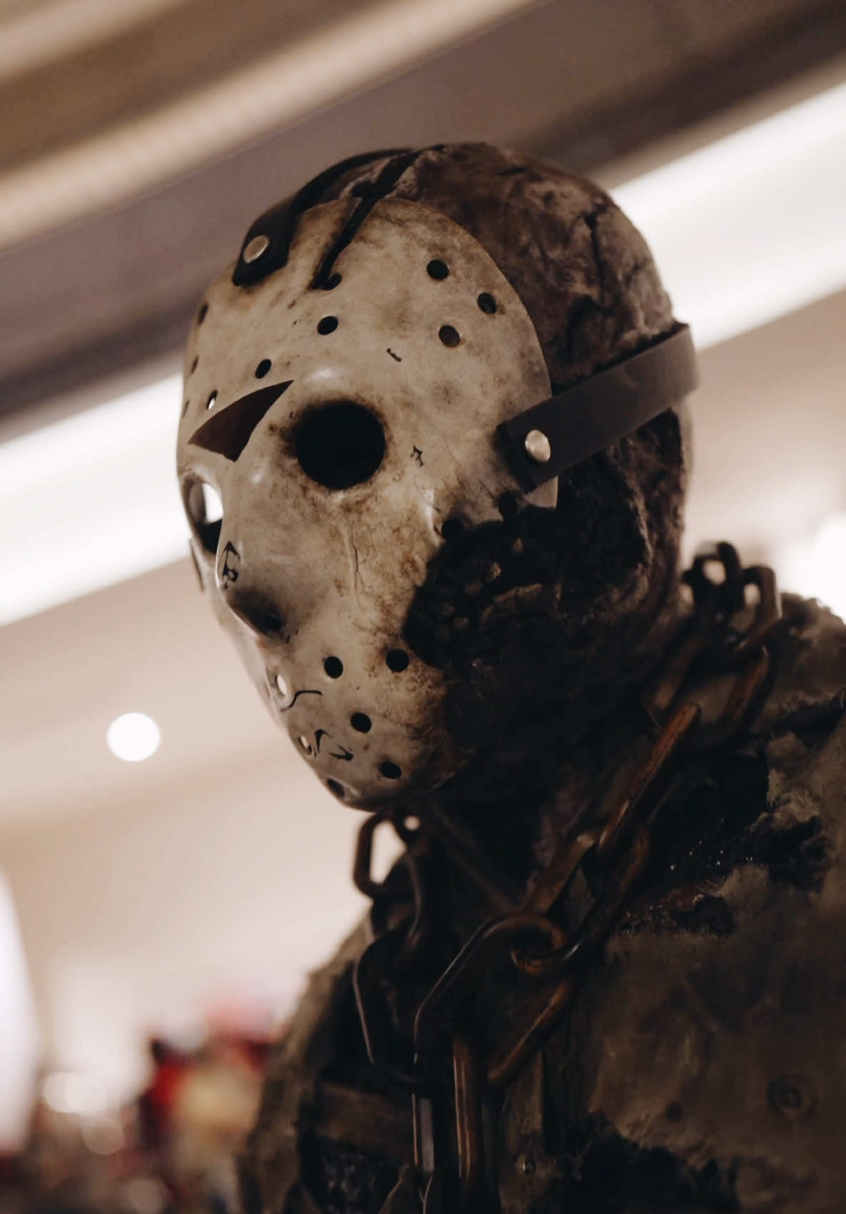 It’s officially spooky season 👀🎃🔪  📸 @masterness  #jasonvoorhees #halloween #cosplay #fridaythe13th #photography 