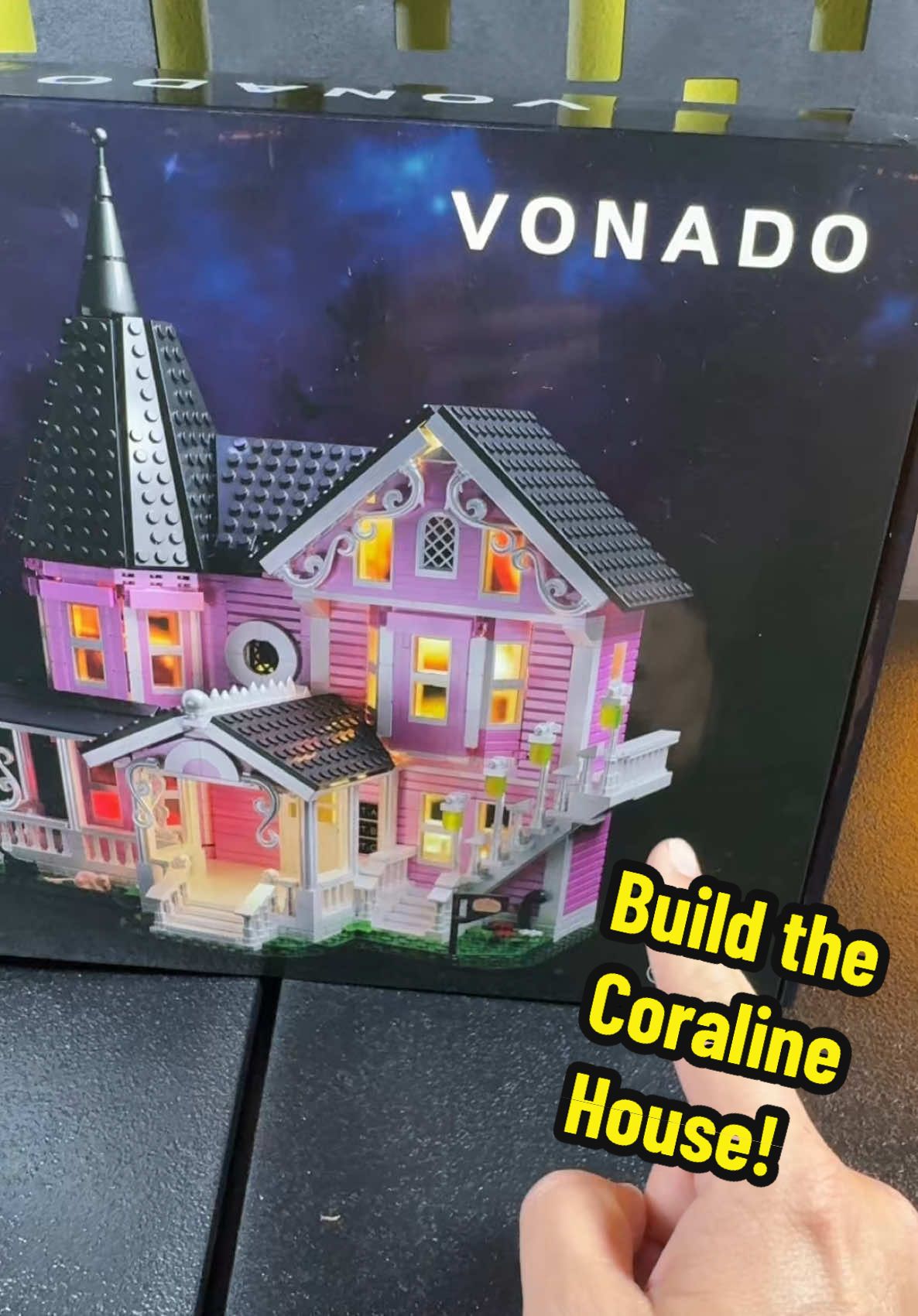 👻💖🎶 Turn Halloween into a pink party palace! 🏰✨ 1346pcs of spooky glam 🧩💡 — glowing lights, piano room vibes 🎹, and a haunted-cute twist 🎃💕 The perfect gift that screams FUN 🎁🔥 #coraline #PinkMansionVibes #HalloweenBuild #ToyCollectorsUnite #Christmas2025